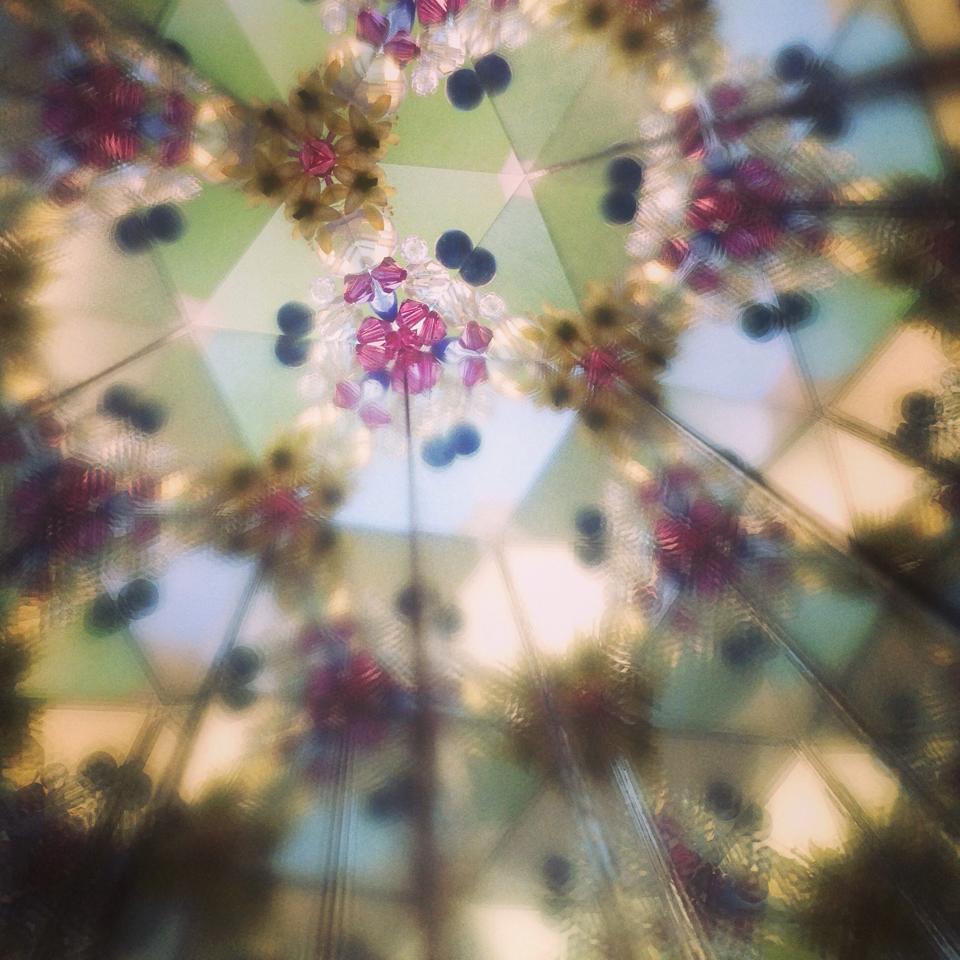 Un caleidoscop... cu o floricica de tei :)